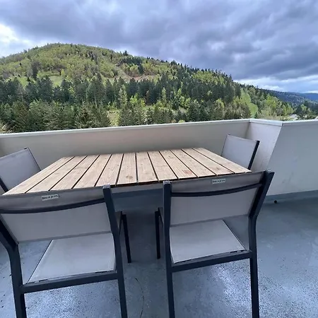 Le Balcon - *