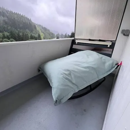 Le Balcon - *